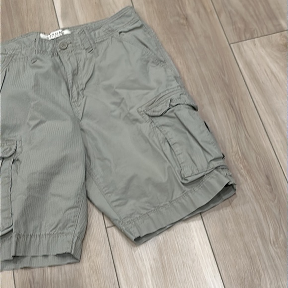EUC Sonoma Brand Men’s Size 32 Waist Solid Color Tan Khaki Cargo Shorts - Picture 3 of 6